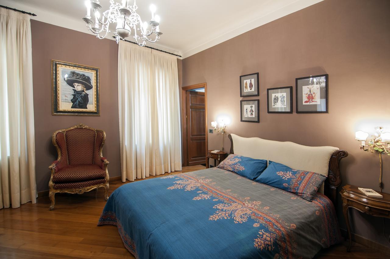 Casa Asso Di Coppe B&B 알바 외부 사진
