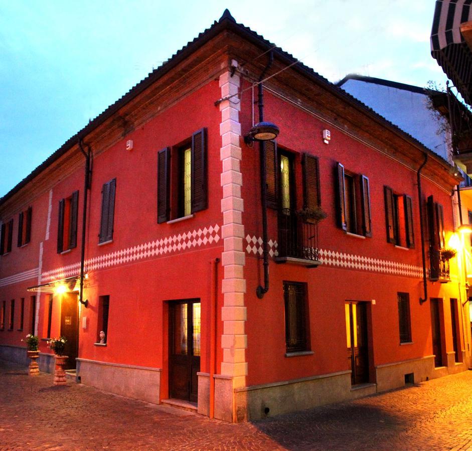 Casa Asso Di Coppe B&B 알바 외부 사진