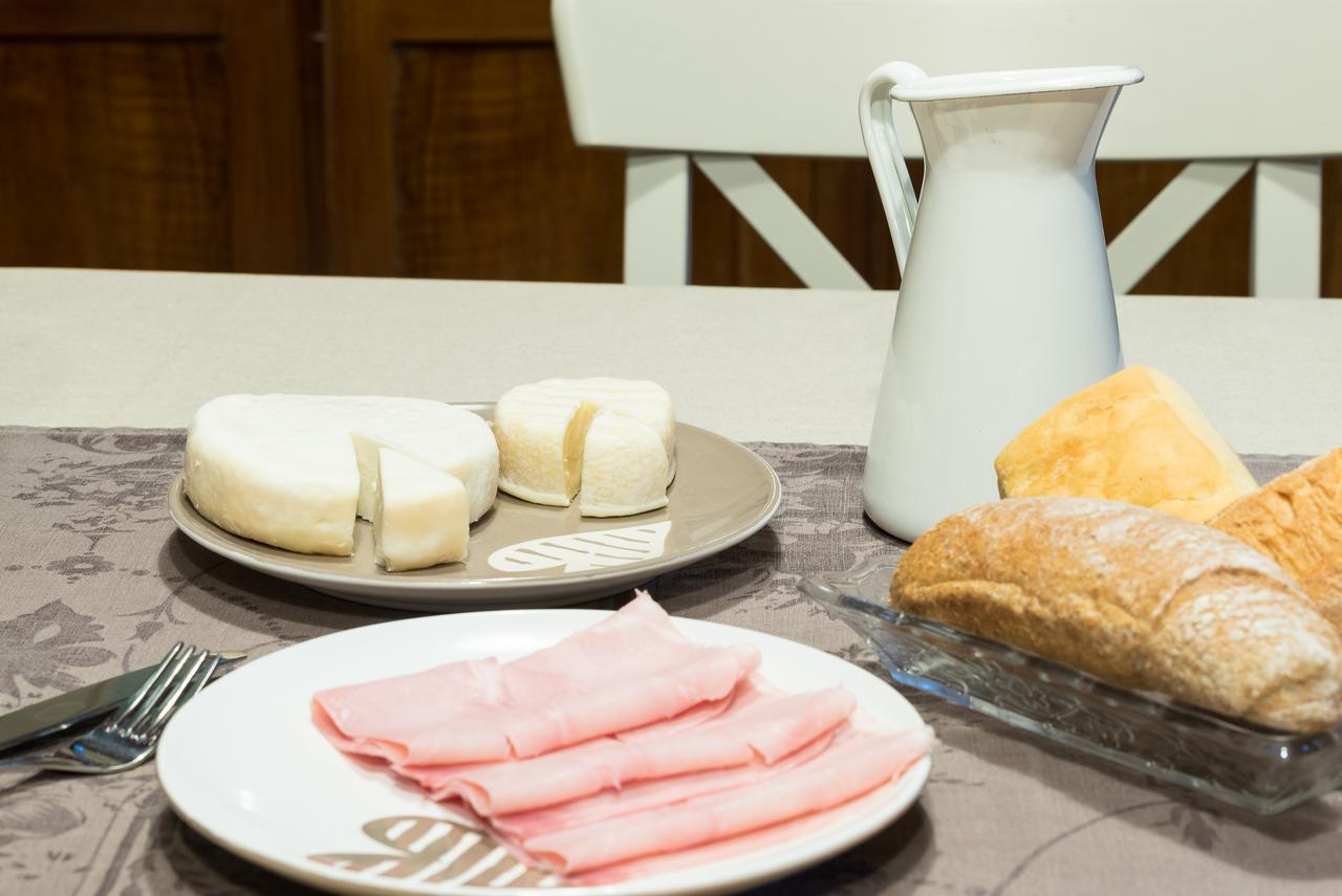 Casa Asso Di Coppe B&B 알바 외부 사진
