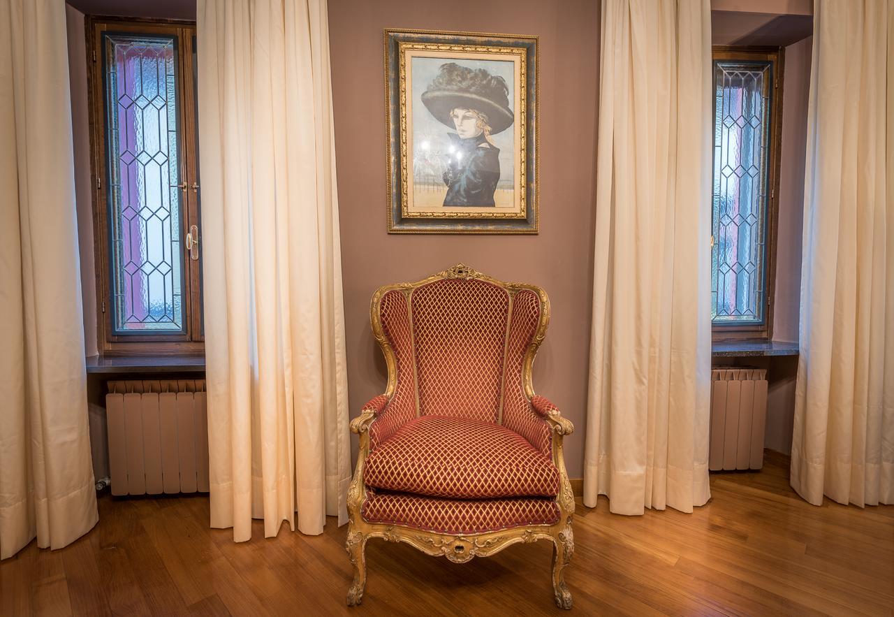 Casa Asso Di Coppe B&B 알바 외부 사진