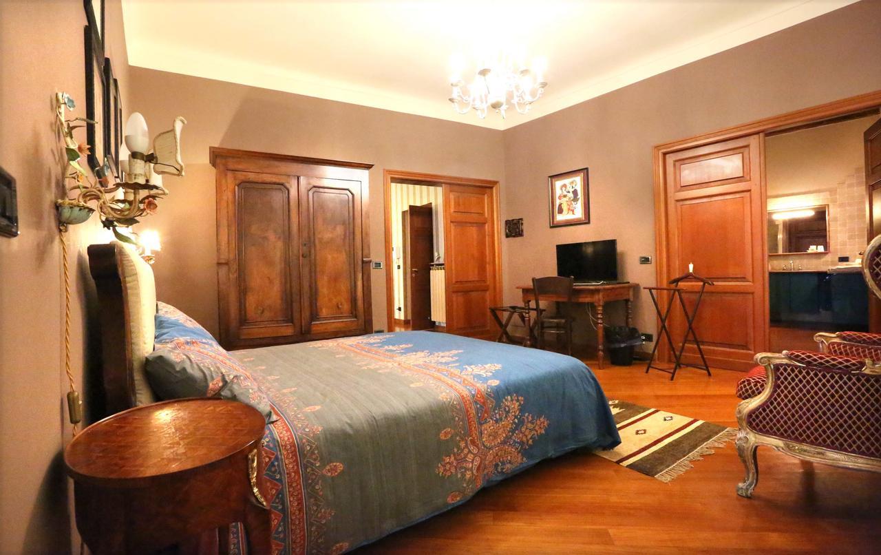 Casa Asso Di Coppe B&B 알바 외부 사진