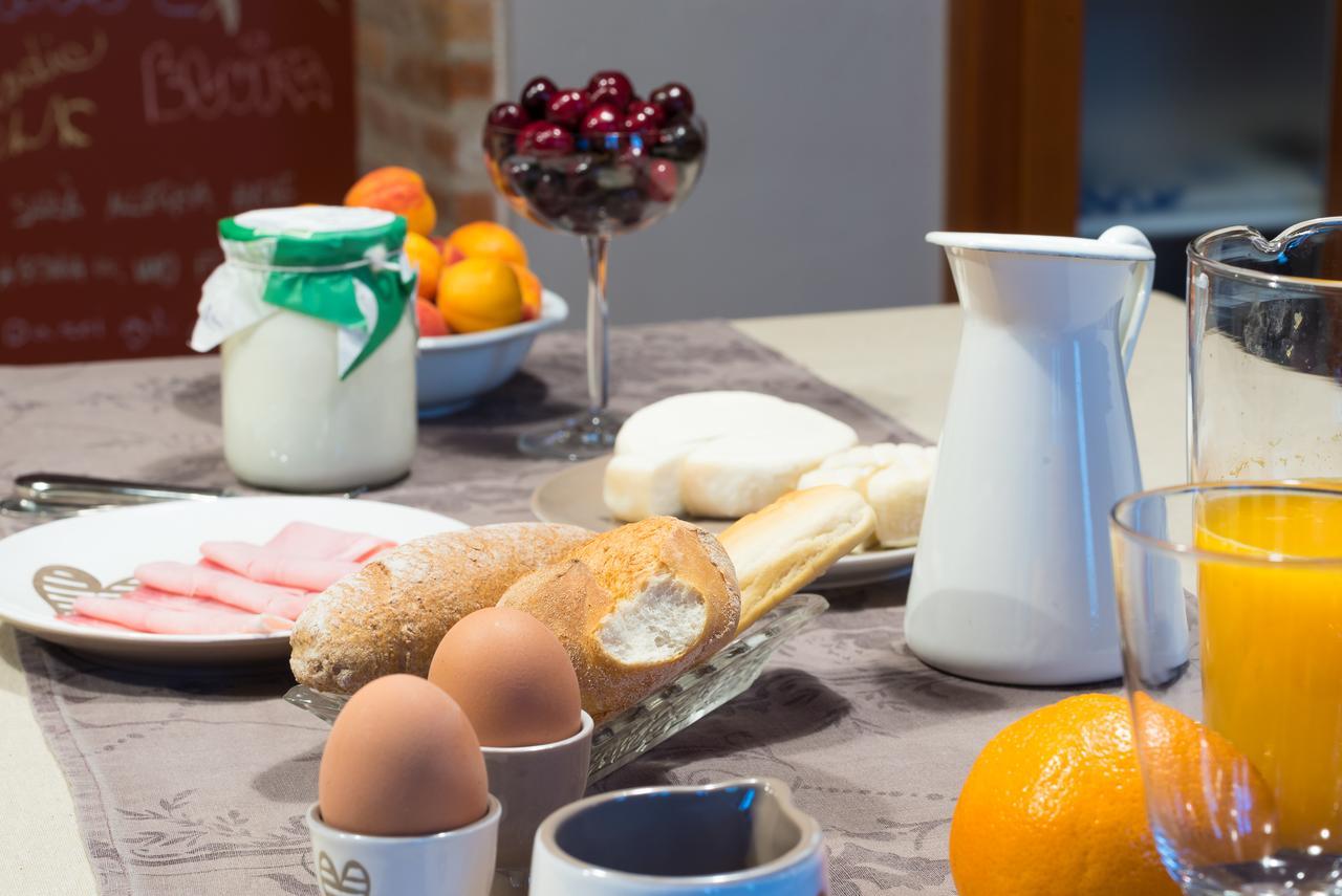 Casa Asso Di Coppe B&B 알바 외부 사진