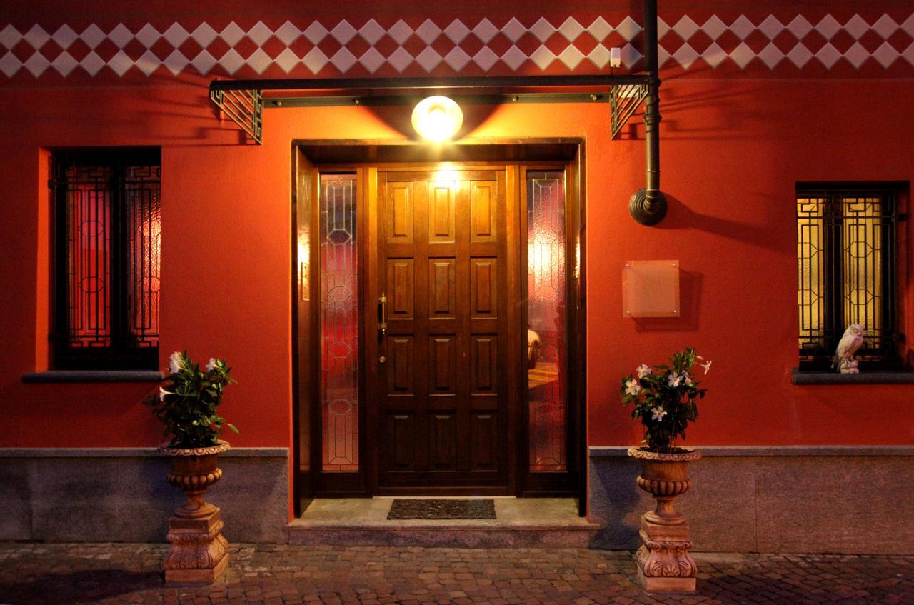 Casa Asso Di Coppe B&B 알바 외부 사진