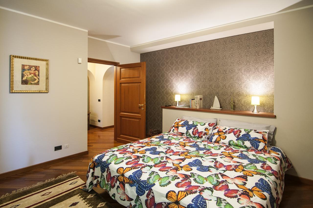 Casa Asso Di Coppe B&B 알바 외부 사진