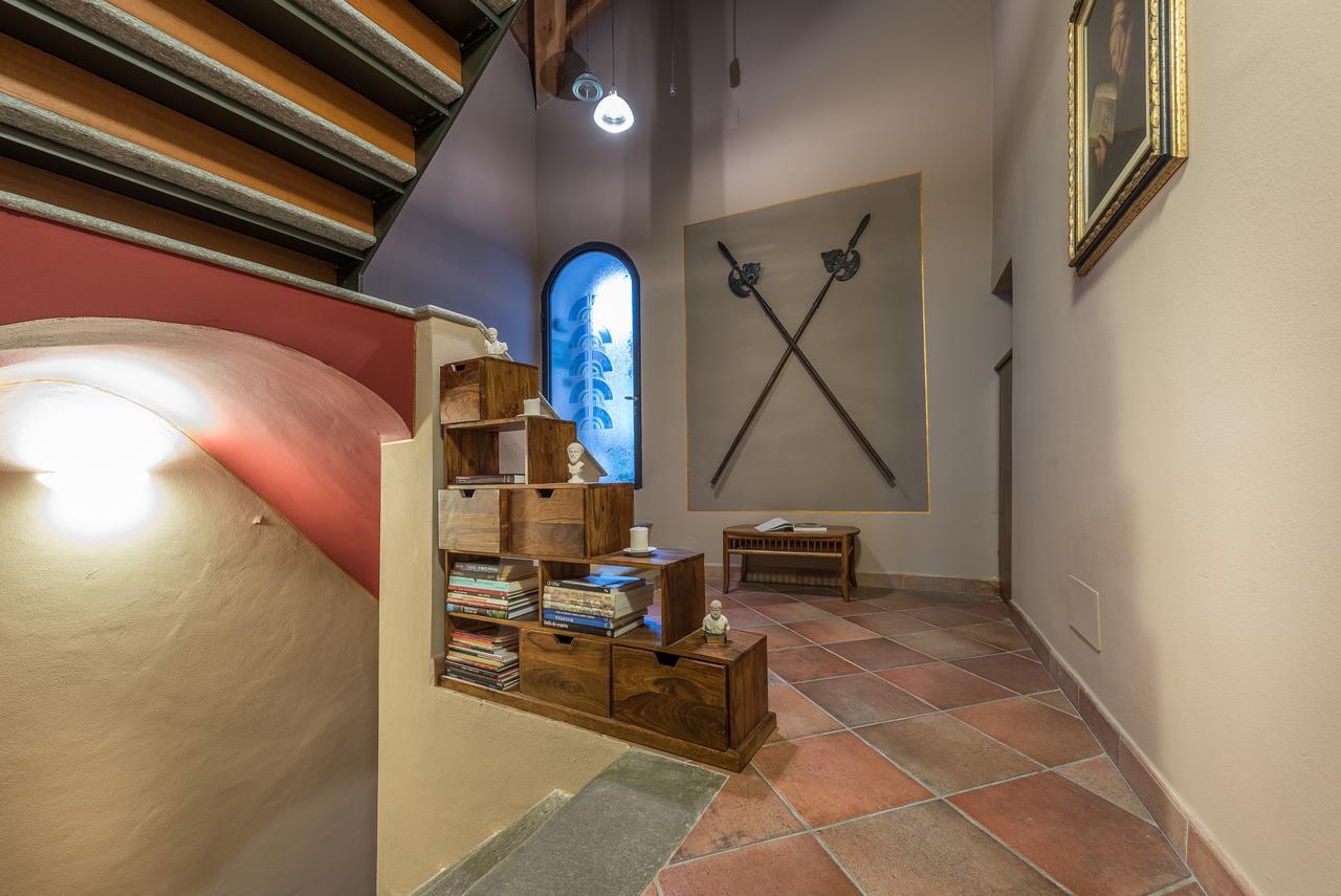 Casa Asso Di Coppe B&B 알바 외부 사진