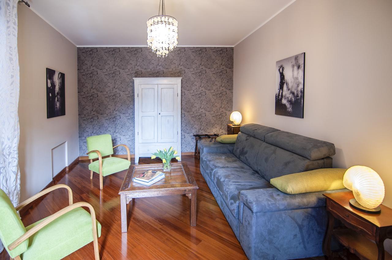 Casa Asso Di Coppe B&B 알바 외부 사진