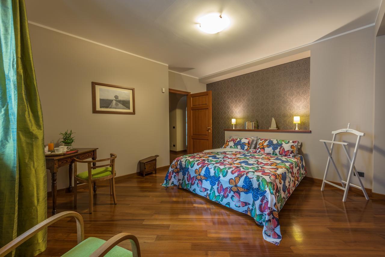Casa Asso Di Coppe B&B 알바 외부 사진