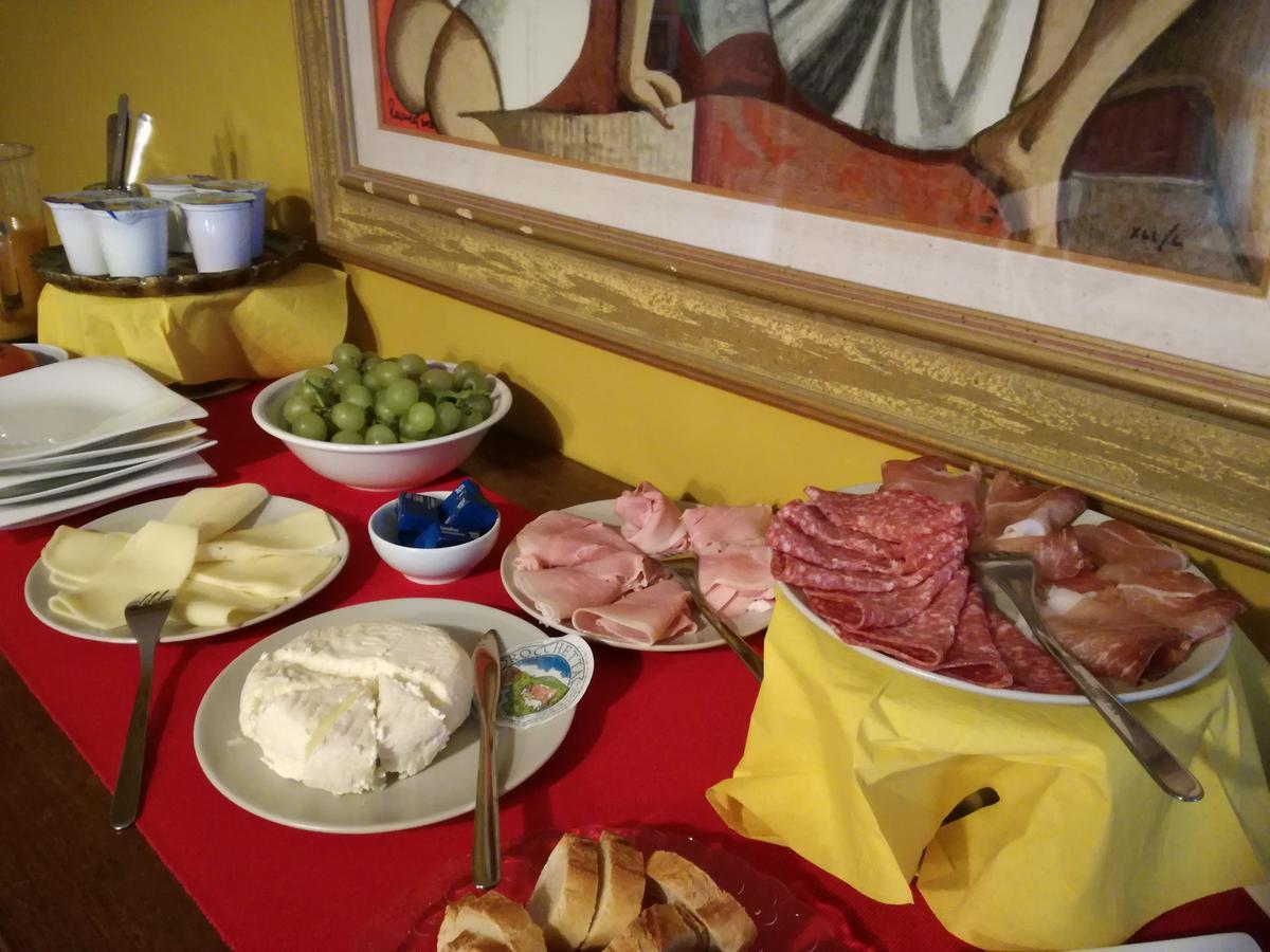 Casa Asso Di Coppe B&B 알바 외부 사진