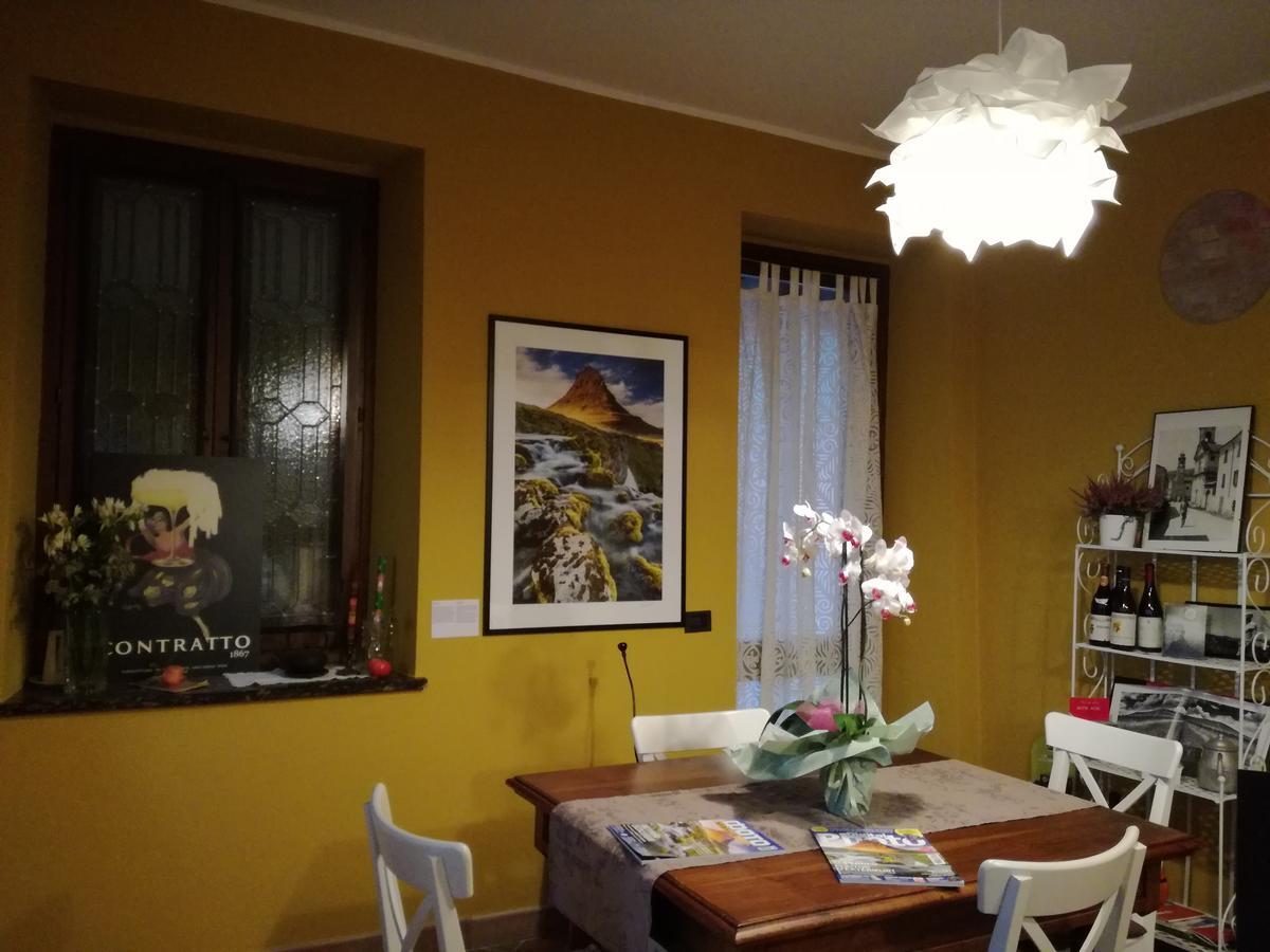 Casa Asso Di Coppe B&B 알바 외부 사진