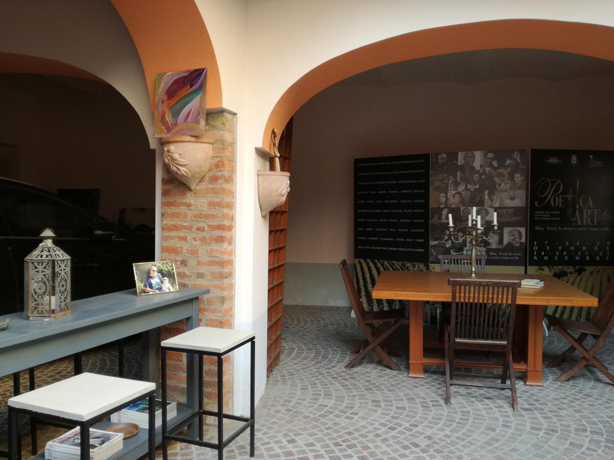 Casa Asso Di Coppe B&B 알바 외부 사진