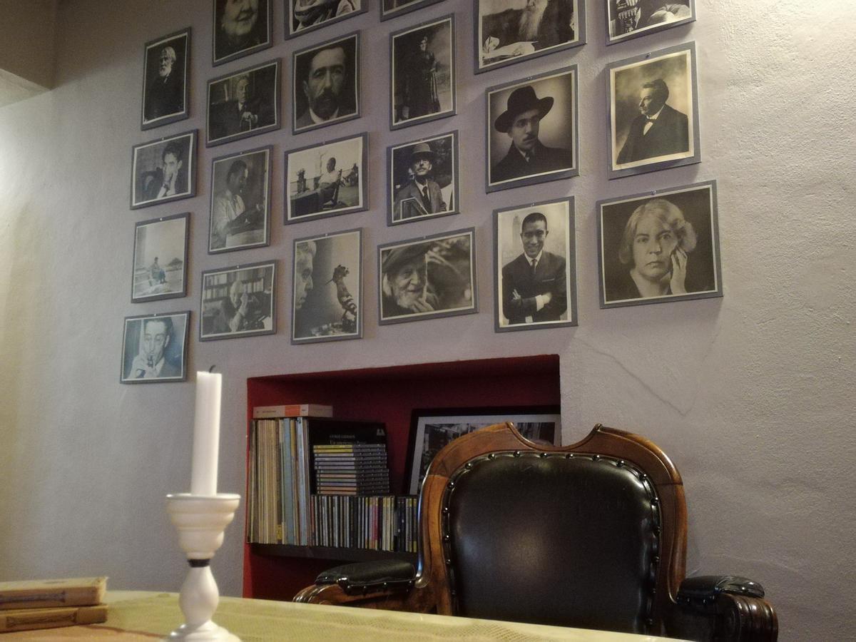 Casa Asso Di Coppe B&B 알바 외부 사진