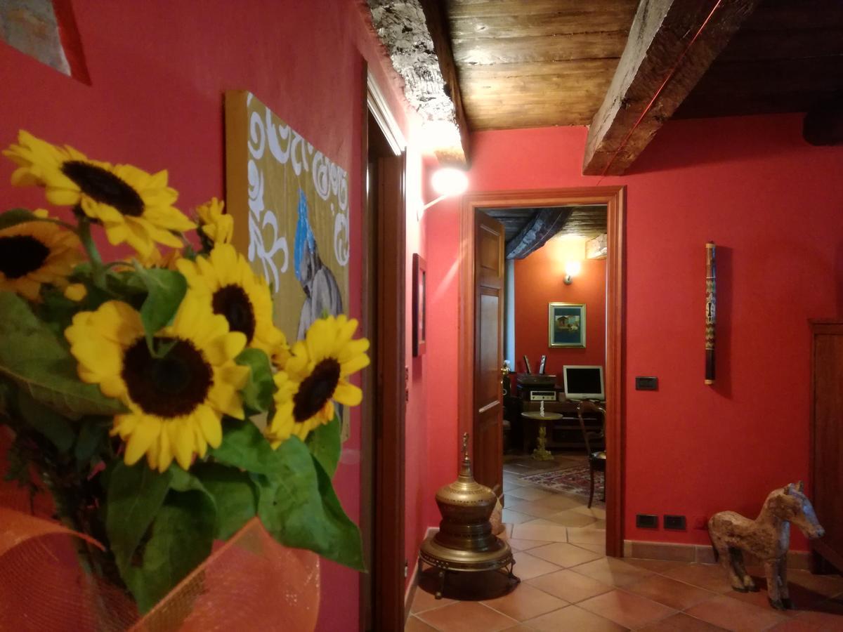 Casa Asso Di Coppe B&B 알바 외부 사진