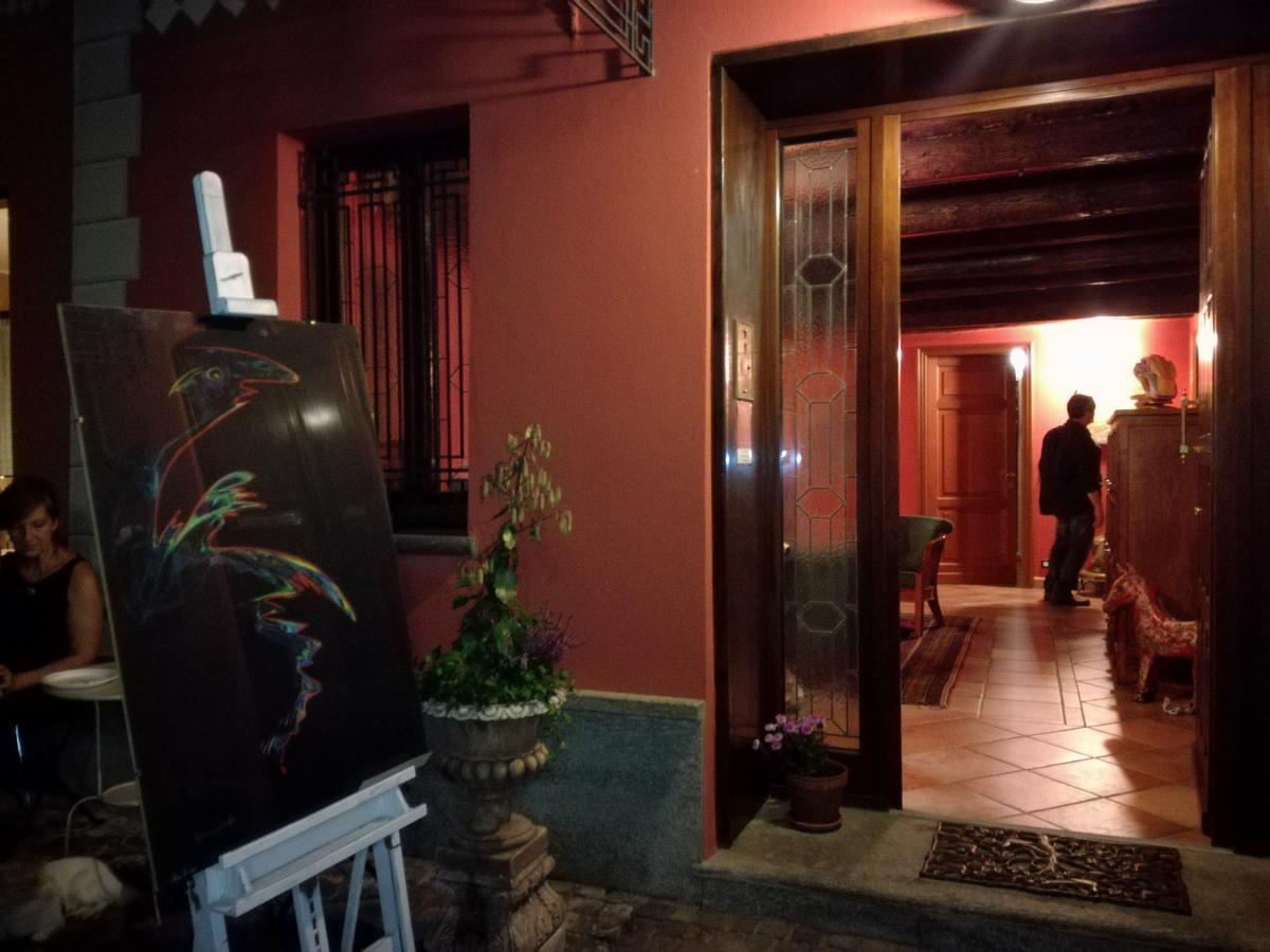Casa Asso Di Coppe B&B 알바 외부 사진