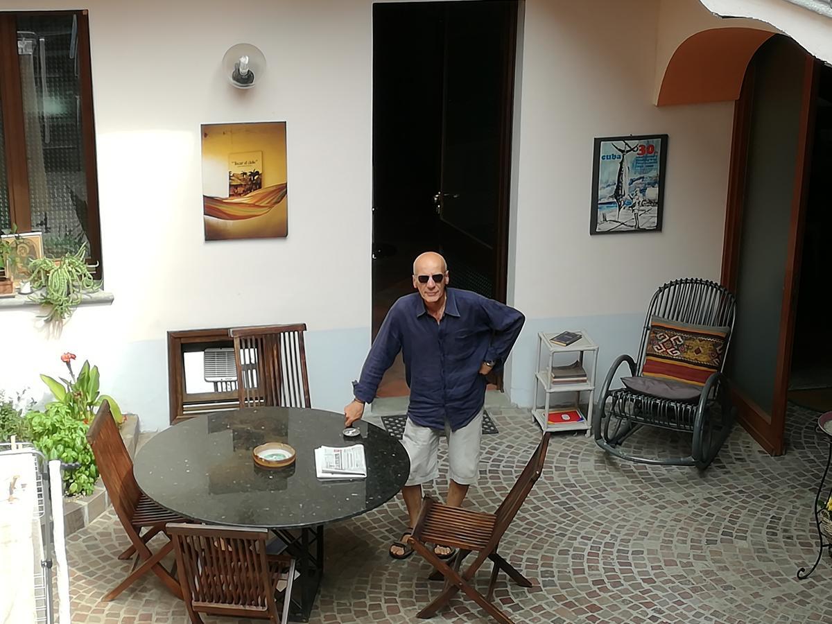 Casa Asso Di Coppe B&B 알바 외부 사진