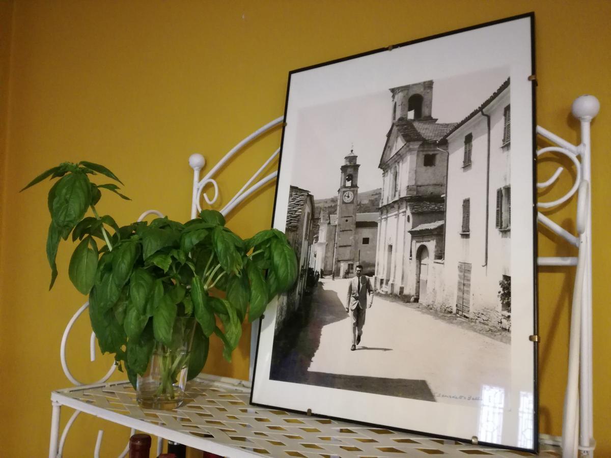 Casa Asso Di Coppe B&B 알바 외부 사진