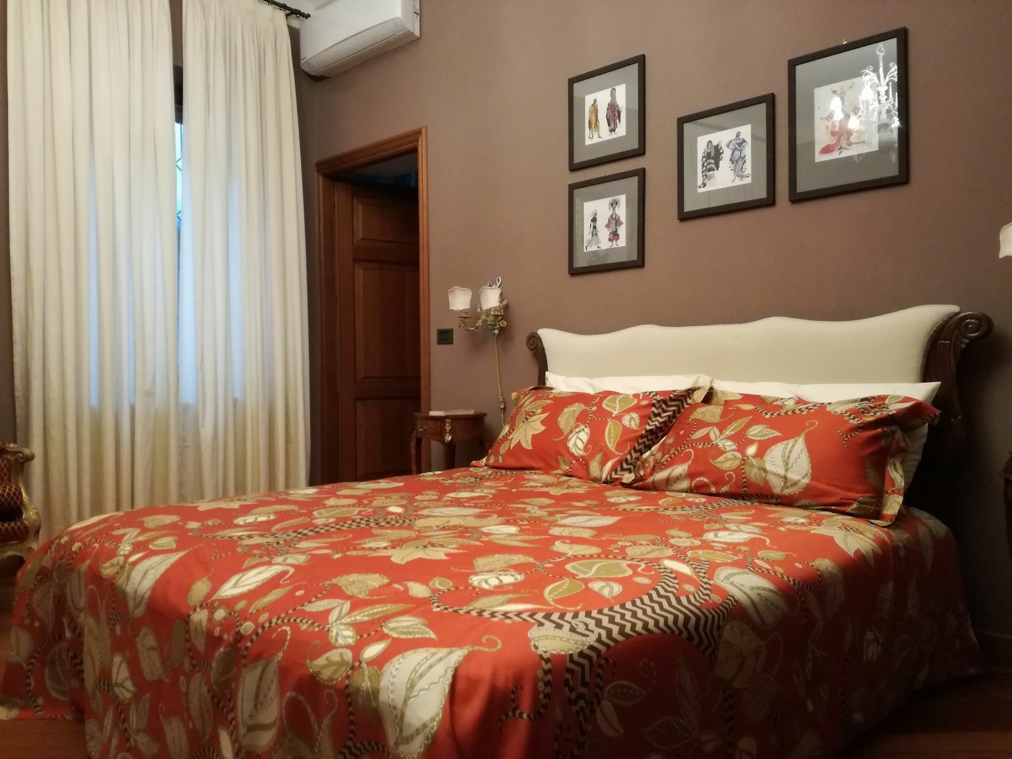 Casa Asso Di Coppe B&B 알바 외부 사진